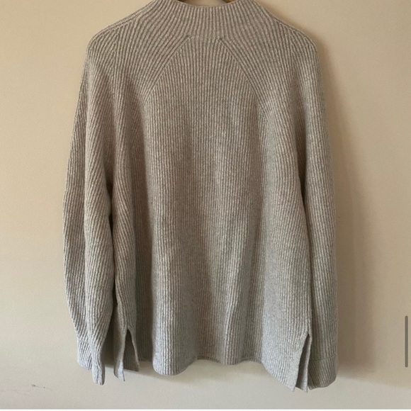 Everlane Premium Cashmere Sweater (Light Gray) - Picture 10 of 10